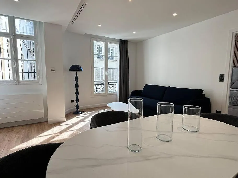 Apartment Renovated Near Tuileries And Concorde Paris