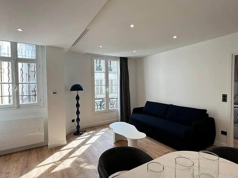 Apartment Renovated Near Tuileries And Concorde Paris